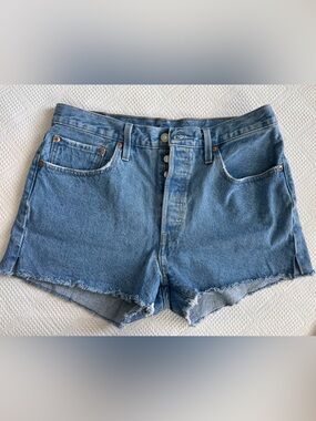 501 Levi’s Cutoff Jean Denim Shorts